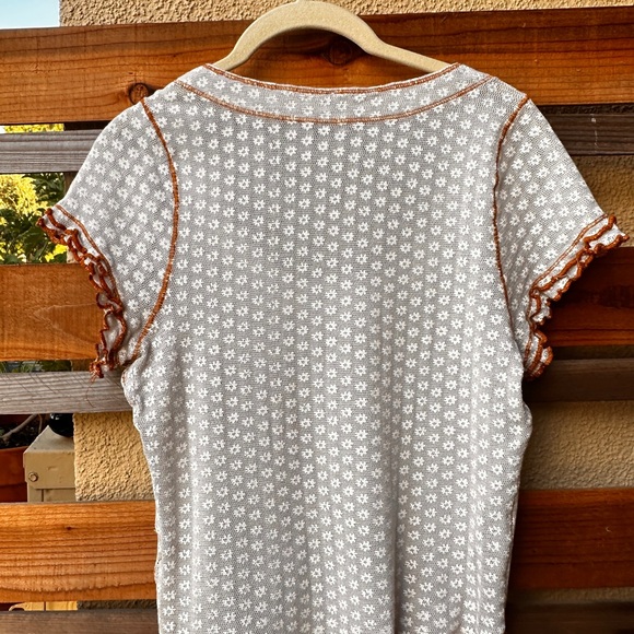 Free People Cream and Brown Floral Short Sleeve Tee Size Small - Picture 2 of 4